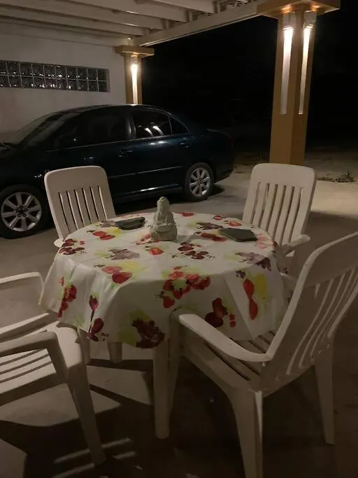 Studio Apt Plus Rentacar Close To Airport & Beach 오란제스타트 아파트